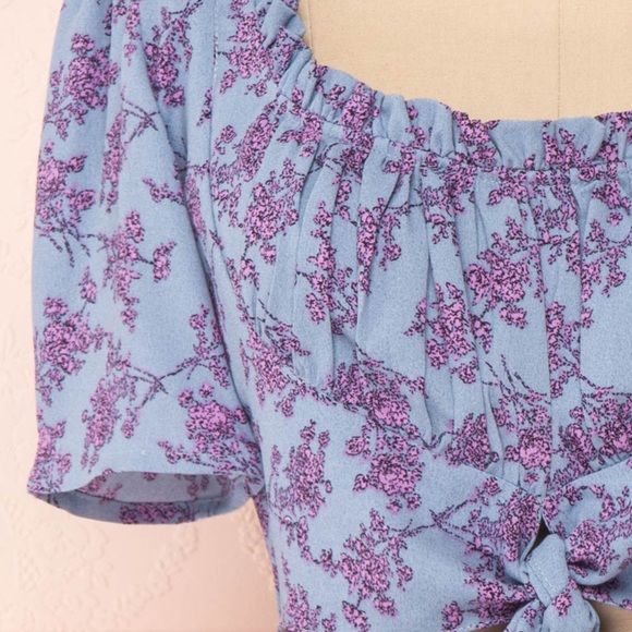 NWT Boutique 1861 Blue and Lilac Floral Crop Top w Tie Detail, size Medium - Picture 2 of 13